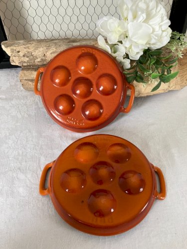 825⚜️ Deux Anciens Petits Plats à Escargot DRU en Tôle Émaillé Couleur Orange