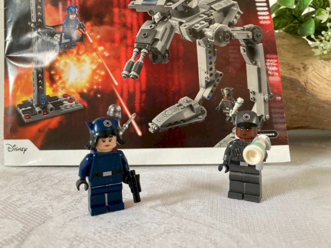 825 ⚜️ Lego Star Wars Vaisseau Réf 75201 AT-ST Du Premier Ordre Avec Notice