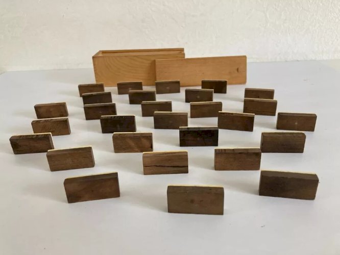 9 ⚜️ Ancien Vieux Jouet Jeu De Société Boite en Bois 28 Dominos en Bois Vintage