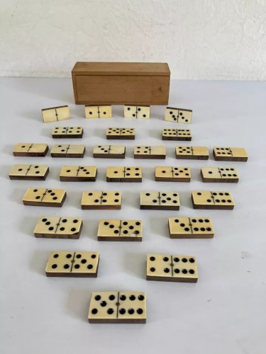 9 ⚜️ Ancien Vieux Jouet Jeu De Société Boite en Bois 28 Dominos en Bois Vintage