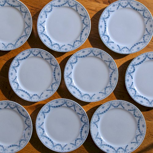 9 assiettes à dessert terre de fer signées Sarreguemines Juliana
