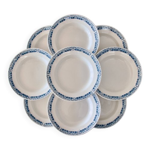 9 assiettes anciennes terre de fer signées Longchamp Marcel