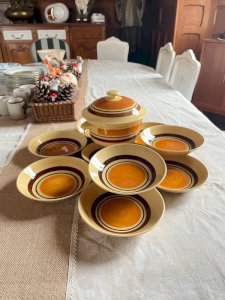 9 assiettes creuses « Gallia » Gien et soupière