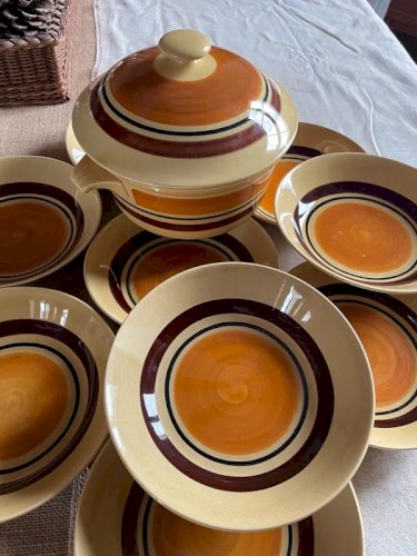 9 assiettes creuses « Gallia » Gien et soupière