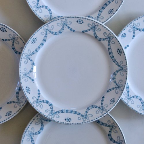 9 assiettes plates anciennes terre de fer signées Sarreguemines Juliana