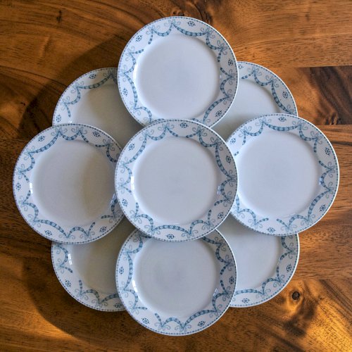 9 assiettes plates anciennes terre de fer signées Sarreguemines Juliana