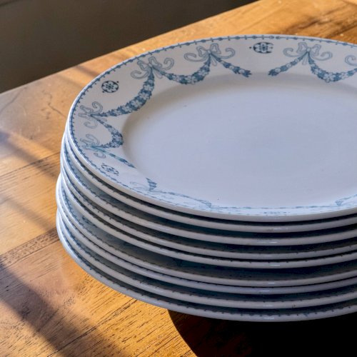 9 assiettes plates anciennes terre de fer signées Sarreguemines Juliana