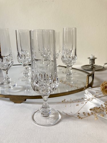 9 flûtes à champagne en cristal ciselé