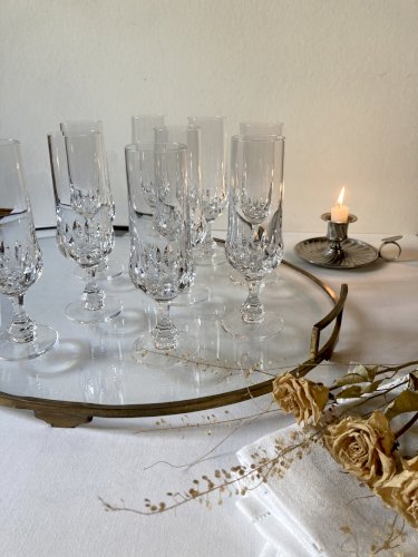 9 flûtes à champagne en cristal ciselé
