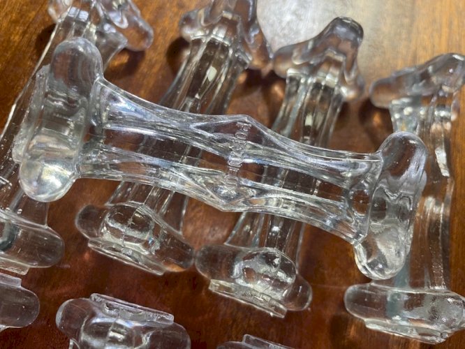 9 portes couteaux anciens en verre moulé Portieux