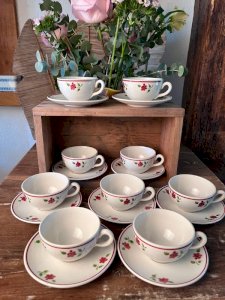 9 tasses à café en faïence Lunéville modèle Rosine