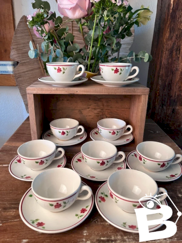 9 tasses à café en faïence Lunéville modèle Rosine
