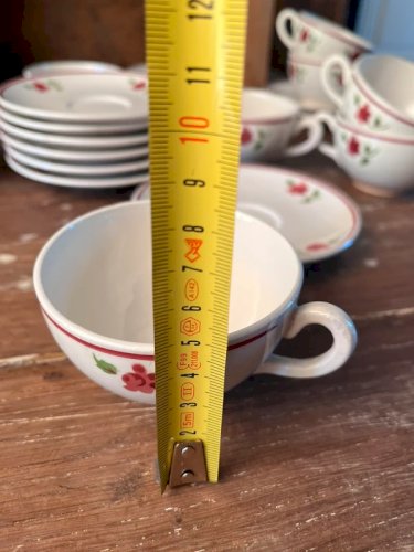 9 tasses à café en faïence Lunéville modèle Rosine