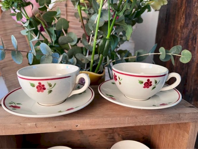 9 tasses à café en faïence Lunéville modèle Rosine