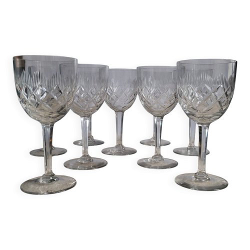 9 verres à vin / eau en cristal taillé