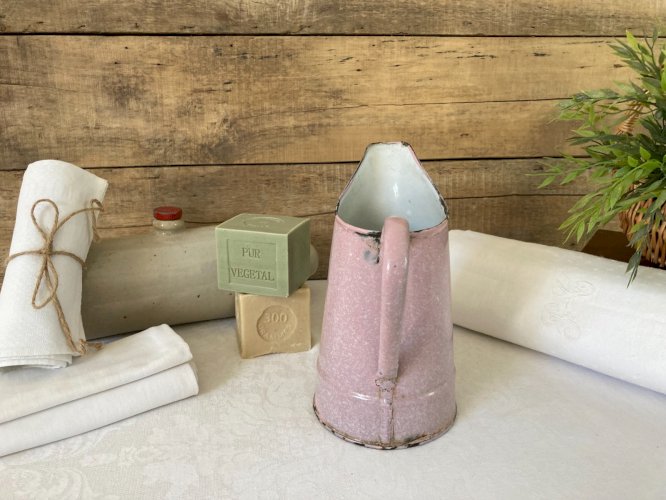 925⚜️ Ancien Broc Pichet en Tôle Émaillé Couleur Rose Hauteur 21 Cm Vintage