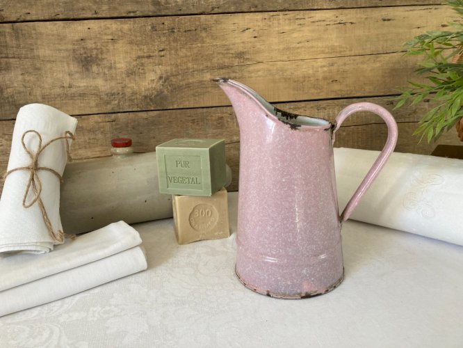 925⚜️ Ancien Broc Pichet en Tôle Émaillé Couleur Rose Hauteur 21 Cm Vintage
