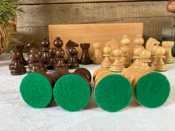 925⚜️ Ancien Pions D'échec en Bois Feutrés Pièces D'échiquier Complet