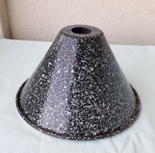 Abat-jour en tôle émaillée