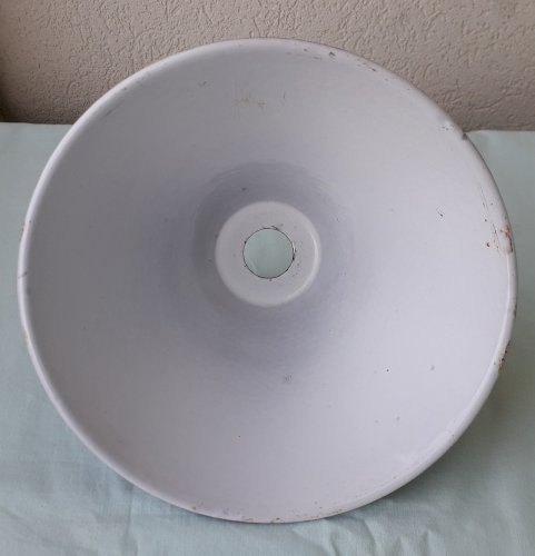 Abat-jour en tôle émaillée