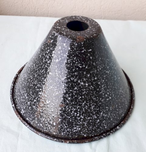 Abat-jour en tôle émaillée