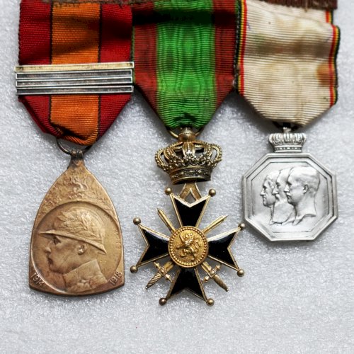 ABL : TRES RARE : BARETTE 9 MÉDAILLES BELGES + EPAULETTES - WW1 ALBERT 1ER ORIGINAL