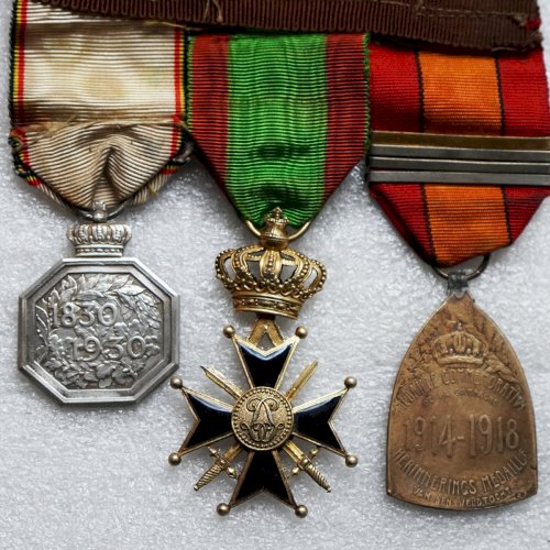 ABL : TRES RARE : BARETTE 9 MÉDAILLES BELGES + EPAULETTES - WW1 ALBERT 1ER ORIGINAL