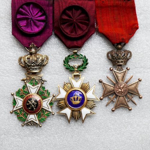 ABL : TRES RARE : BARETTE 9 MÉDAILLES BELGES + EPAULETTES - WW1 ALBERT 1ER ORIGINAL