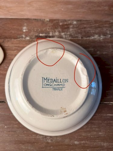 Accessoires de toilette en faïence de Longchamp modèle Médaillon