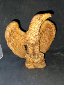 Eagle style USA made of resin signed A. Gianneti in good condition.