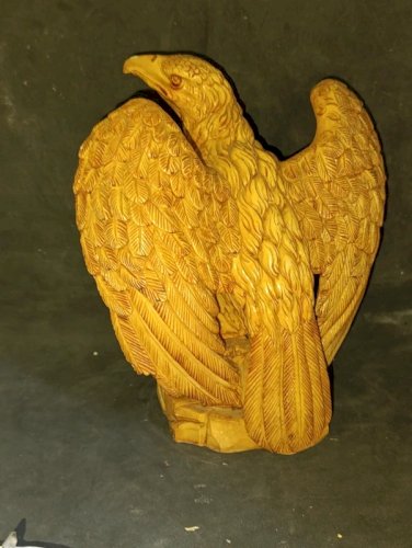 aigle style usa en resine signé A.Gianneti en bon etat