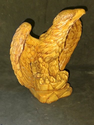 aigle style usa en resine signé A.Gianneti en bon etat