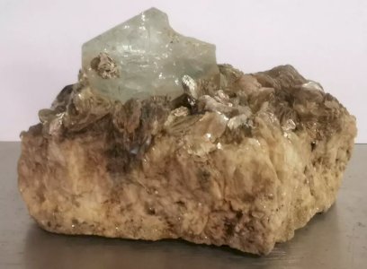 AQUAMARINE and MUSCOVITE MINERALS MINERALOGY 25VE4 19/12