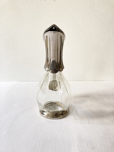 Aiguière, carafe à décanter en métal argenté et verre