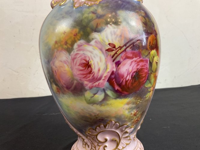 AIGUIERE EN PORCELAINE PEINTE PAR MILLET décor de rose