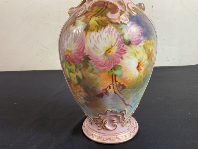 AIGUIERE EN PORCELAINE PEINTE PAR MILLET décor de rose