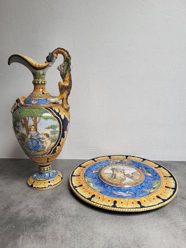 AIGUIERE + PLAT EN FAIENCE DE NEVERS MONTAGNON