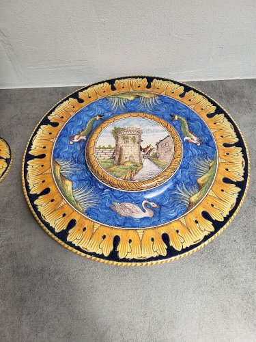 AIGUIERE + PLAT EN FAIENCE DE NEVERS MONTAGNON