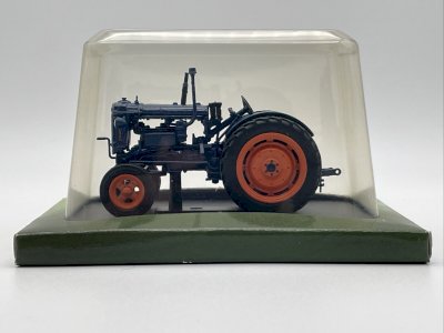  Fordson E27N (1948) Hatchet