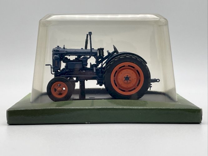  Fordson E27N (1948) Hachette