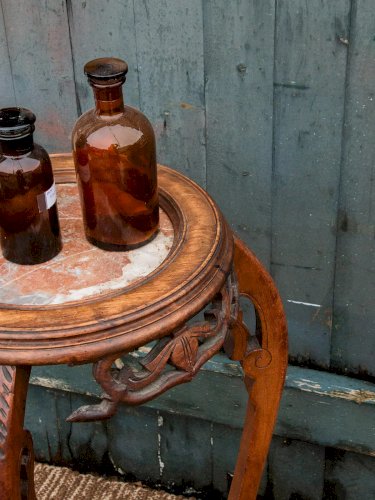 Alfred, le guéridon en bois et marbre N°46