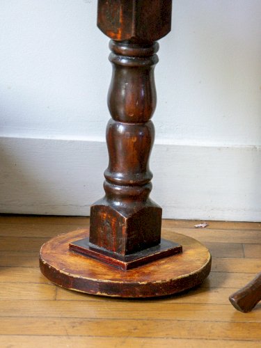 Alfred, le guéridon en bois N°108