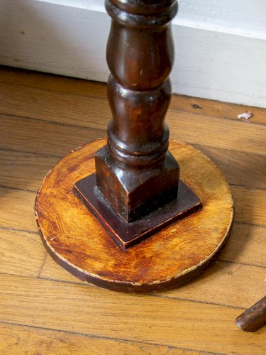 Alfred, le guéridon en bois N°108