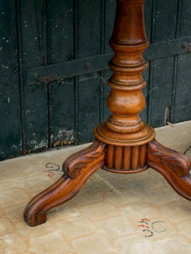 Alfred, le guéridon en bois N°114