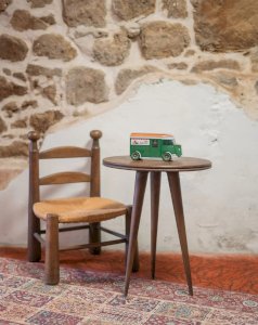 Alfred, the wooden side table No. 120