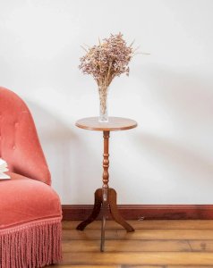 Alfred, the wooden side table No. 128