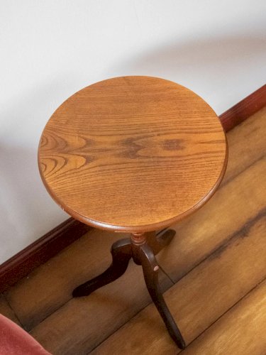 Alfred, le guéridon en bois N°128