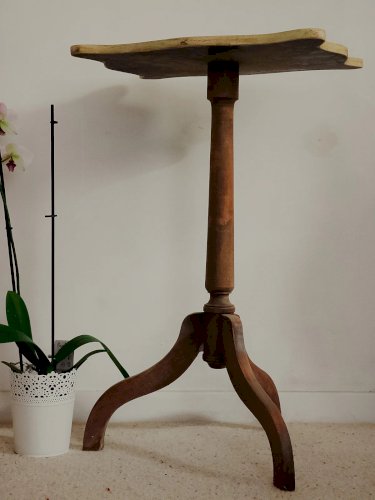 Alfred, le guéridon en bois N°130