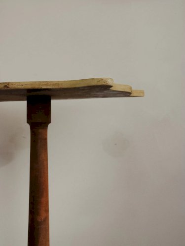 Alfred, le guéridon en bois N°130