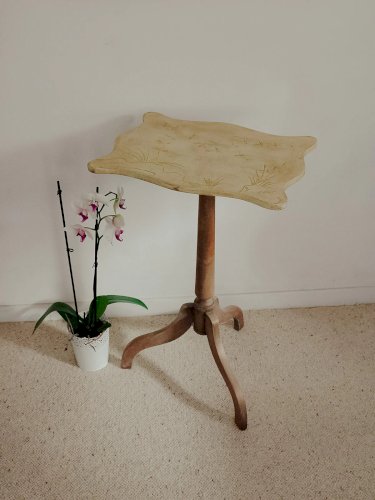 Alfred, le guéridon en bois N°130